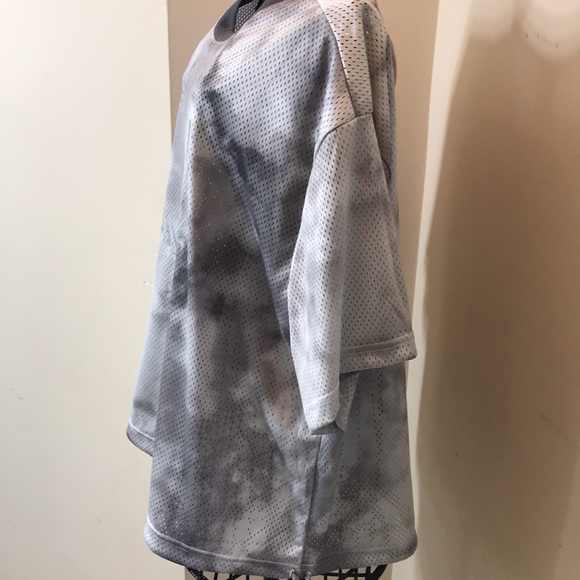 NWOT NIKE Plus Size Gray & Silver SPORTS Top with Silver Swoosh Size 1X - Picture 3 of 9